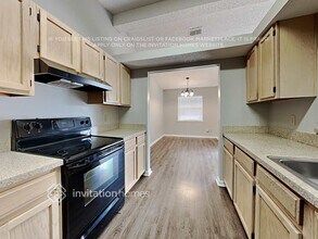 1995 Hovington Cir W in Jacksonville, FL - Foto de edificio - Building Photo