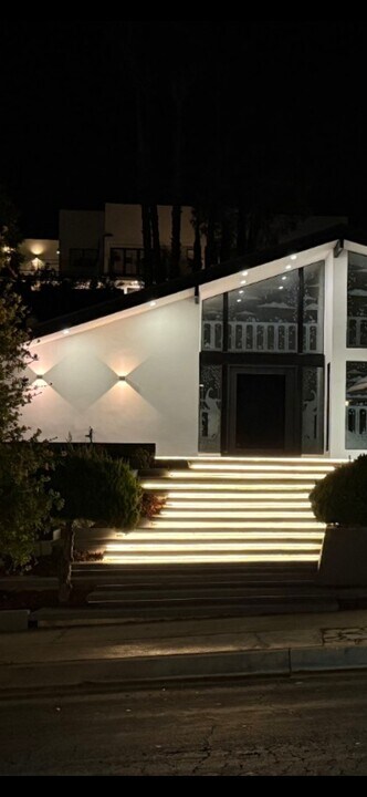 4230 Alonzo Ave in Encino, CA - Foto de edificio