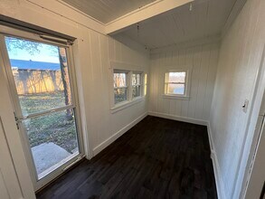 14044 Strawn Rd in Maroa, IL - Foto de edificio - Building Photo