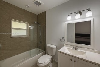 116 NW 4th Ave in Hallandale Beach, FL - Building Photo - Building Photo