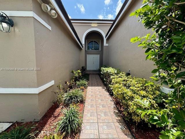 495 Carrington Ln in Weston, FL - Building Photo - Building Photo