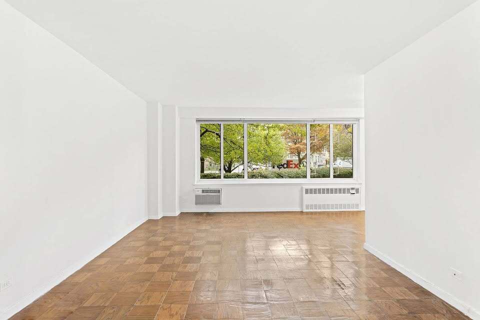 392 Central Park West, Unit 1U in New York, NY - Building Photo