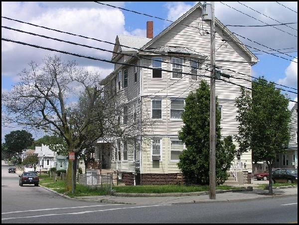 442-444 Smithfield Ave in Pawtucket, RI - Building Photo