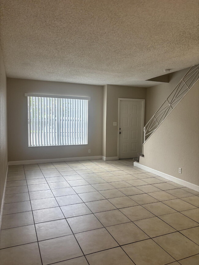 4785 NW 9th Dr in Plantation, FL - Building Photo - Building Photo