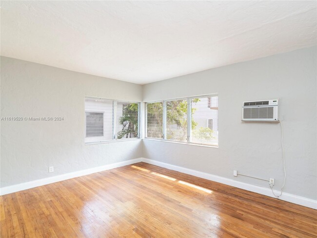 7635 Dickens Ave-Unit -8 in Miami Beach, FL - Building Photo - Building Photo