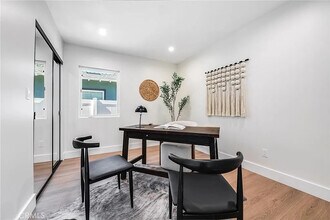 22919 Leonora Dr in Woodland Hills, CA - Building Photo - Building Photo