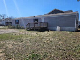 16299 Crockett Martin Ests Dr in Cut And Shoot, TX - Building Photo