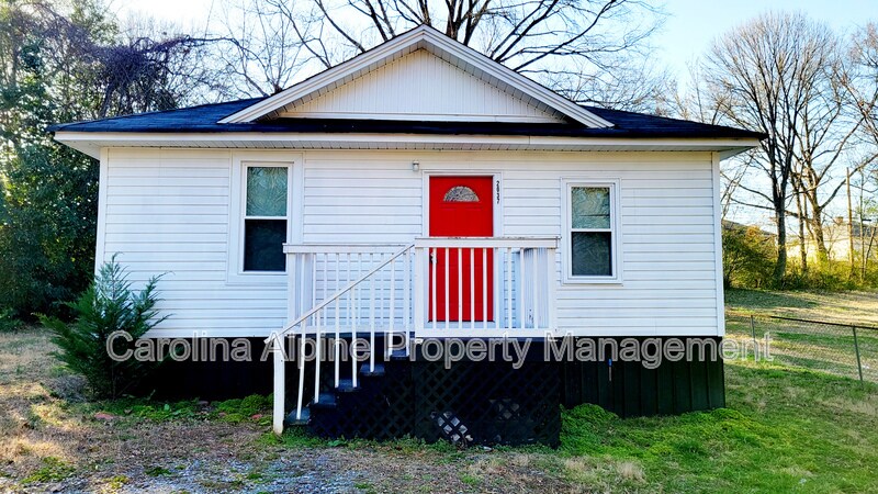 2037 Pine Dr in Gastonia, NC - Building Photo