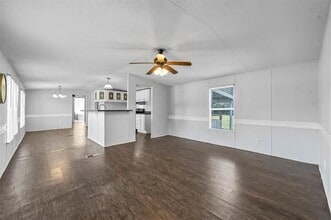 1905 Halsell St in Bridgeport, TX - Foto de edificio - Building Photo