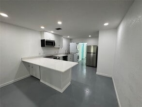 5720 13th Ave N in St. Petersburg, FL - Building Photo - Building Photo