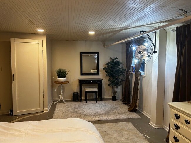 property at 10166 Glebe Rd