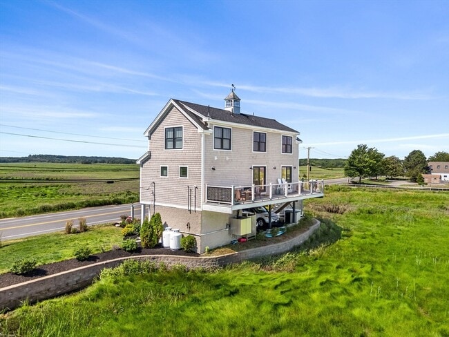 65 Plum Island Turnpike in Newbury, MA - Building Photo - Building Photo