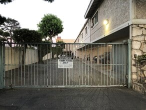 3930 Rosemead Blvd in Rosemead, CA - Building Photo - Building Photo