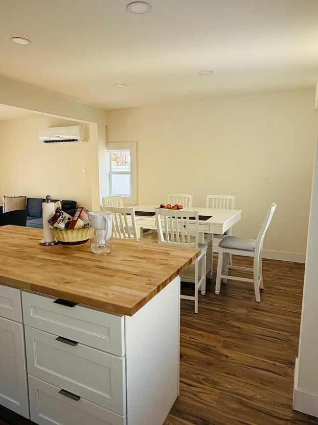 515 Cow Hill Rd in Mystic, CT - Building Photo - Building Photo