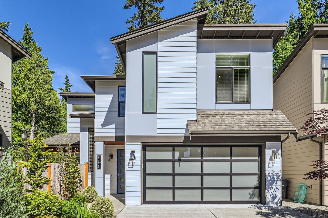 19121 1st Dr SE in Bothell, WA - Building Photo
