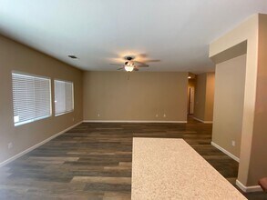 5644 Gold Poppy Way in Elk Grove, CA - Building Photo - Building Photo