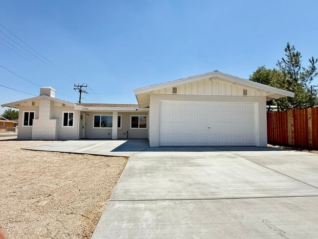 37350 50th St E in Palmdale, CA - Building Photo - Building Photo