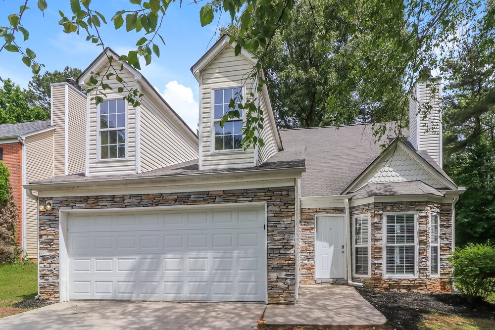 2540 Lake Royale Dr in Riverdale, GA - Foto de edificio