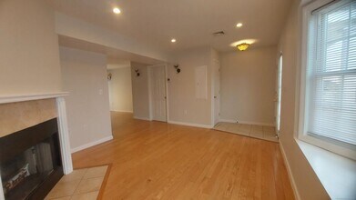 273 Bridge St in Groton, CT - Building Photo - Building Photo