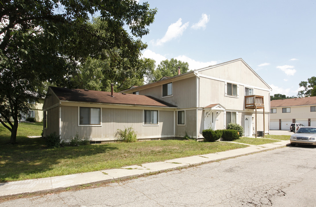 Brookshires Townhomes in Lansing, MI - Building Photo