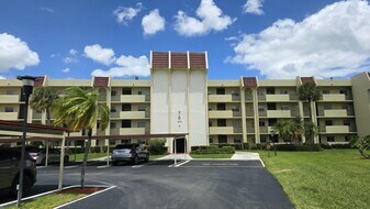 23305 Barwood Ln N in Boca Raton, FL - Building Photo