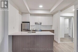 90 Canon Jackson Dr in Toronto, ON - Building Photo - Building Photo