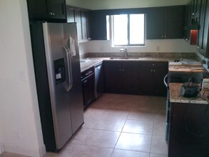 516 NW 10th St in Hallandale Beach, FL - Foto de edificio - Building Photo