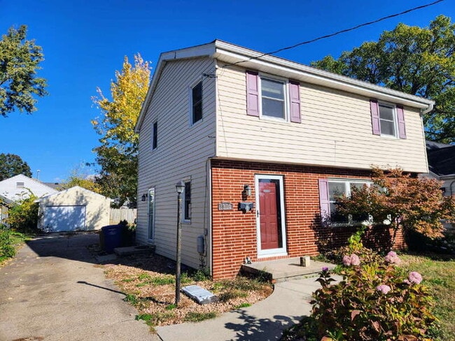 5513 Forest Ave in Des Moines, IA - Building Photo - Building Photo