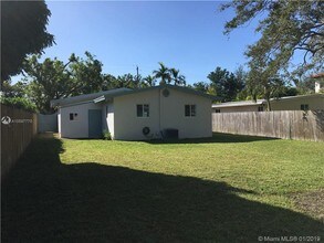7265 SW 167th St in Palmetto Bay, FL - Building Photo - Building Photo