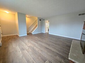 306 Robinhood Ln in Bloomington, IL - Building Photo - Building Photo