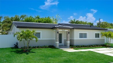 11820 SW 189th St in Miami, FL - Building Photo - Building Photo