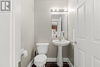 999 Pinecrest Rd in Ottawa, ON - Building Photo - Building Photo