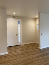 689 Stoneridge Dr in San Luis Obispo, CA - Building Photo - Building Photo