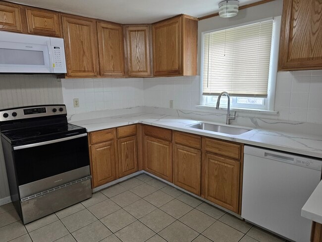 12105 12th Ave S, Unit 5 Bedroom House in Tacoma, WA - Foto de edificio - Building Photo