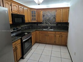 10000 NW 80th Ct in Miami Lakes, FL - Building Photo