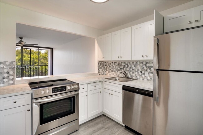 property at 3401 N Country Club Dr