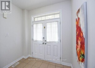 107 Naperton Dr in Brampton, ON - Building Photo - Building Photo
