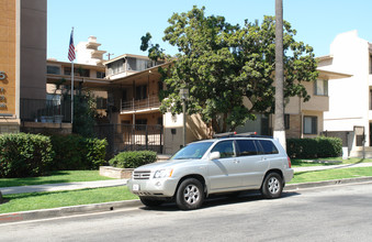 607 Gramercy Pl in Los Angeles, CA - Building Photo - Building Photo