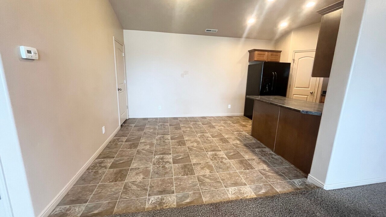 1019 Village River Ln in Midvale, UT - Building Photo