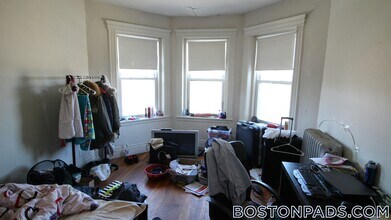 1350 Commonwealth Avenue, Unit 20 in Boston, MA - Foto de edificio - Building Photo