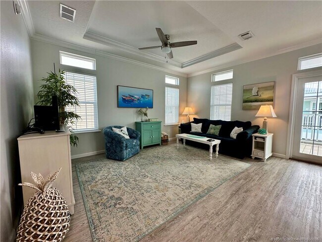 352 NE Starboard Way in Ocean Breeze, FL - Foto de edificio - Building Photo