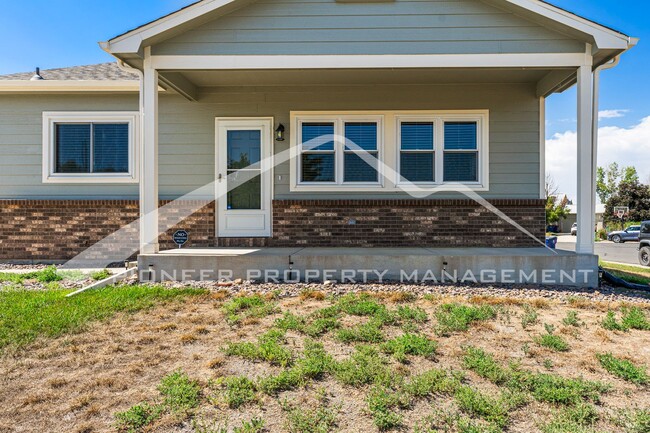 1170 S Olive Ave in Milliken, CO - Foto de edificio - Building Photo