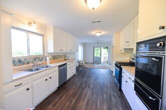 144 Avenida Sierra in San Clemente, CA - Building Photo - Building Photo