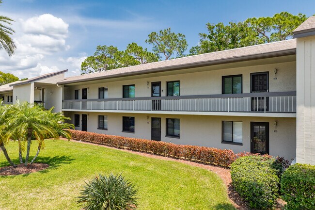 Country Club Condominiums in Oldsmar, FL - Foto de edificio - Building Photo