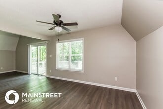 8009 Beacon Hills Rd in Indian Trail, NC - Foto de edificio - Building Photo