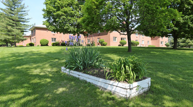 Brambury Ridge Apartments in Rochester, NY - Building Photo - Building Photo