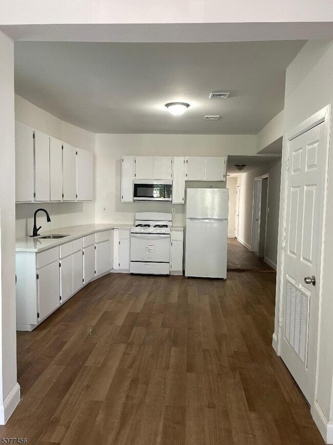 146 Johnson Ave in Newark, NJ - Building Photo - Building Photo