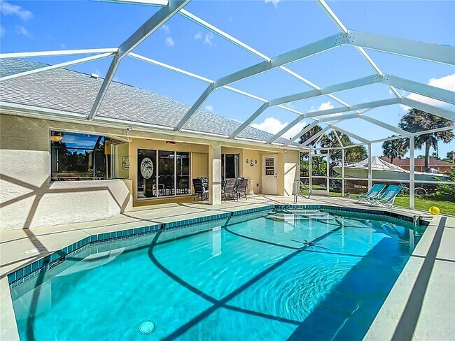 145 Spur Dr in Rotonda West, FL - Building Photo - Building Photo