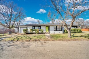 413 Shaw St in Cleburne, TX - Building Photo