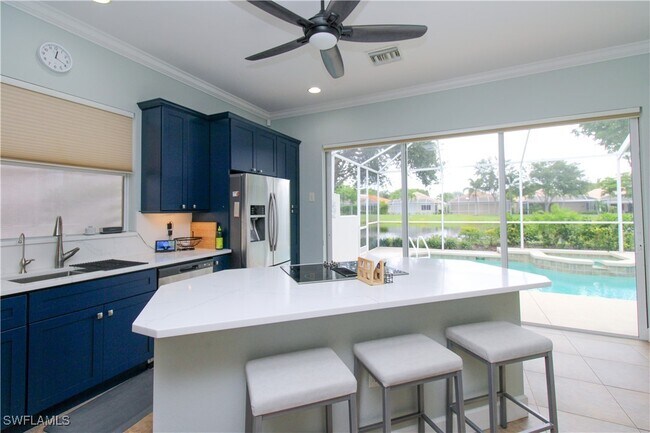 372 Mallory Ct in Naples, FL - Building Photo - Building Photo